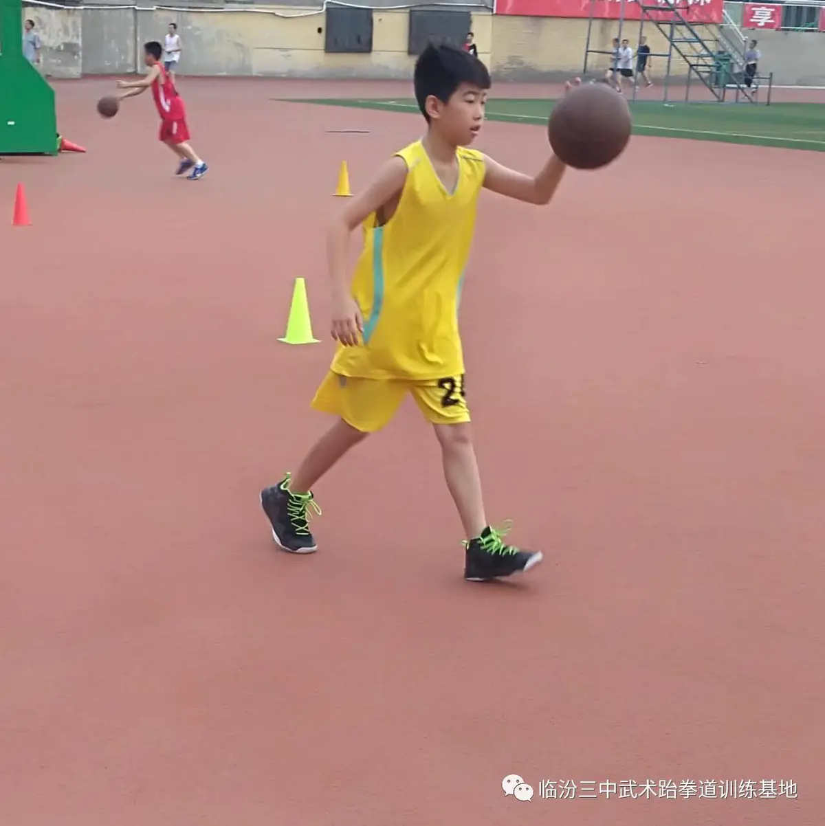 大学生篮球社团如何引入智能情感技术_1